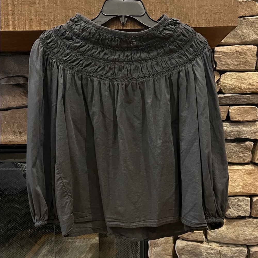 🌷3 Tops for $18 - Old Navy Gray Smocked Yoke Blouse, Size MP